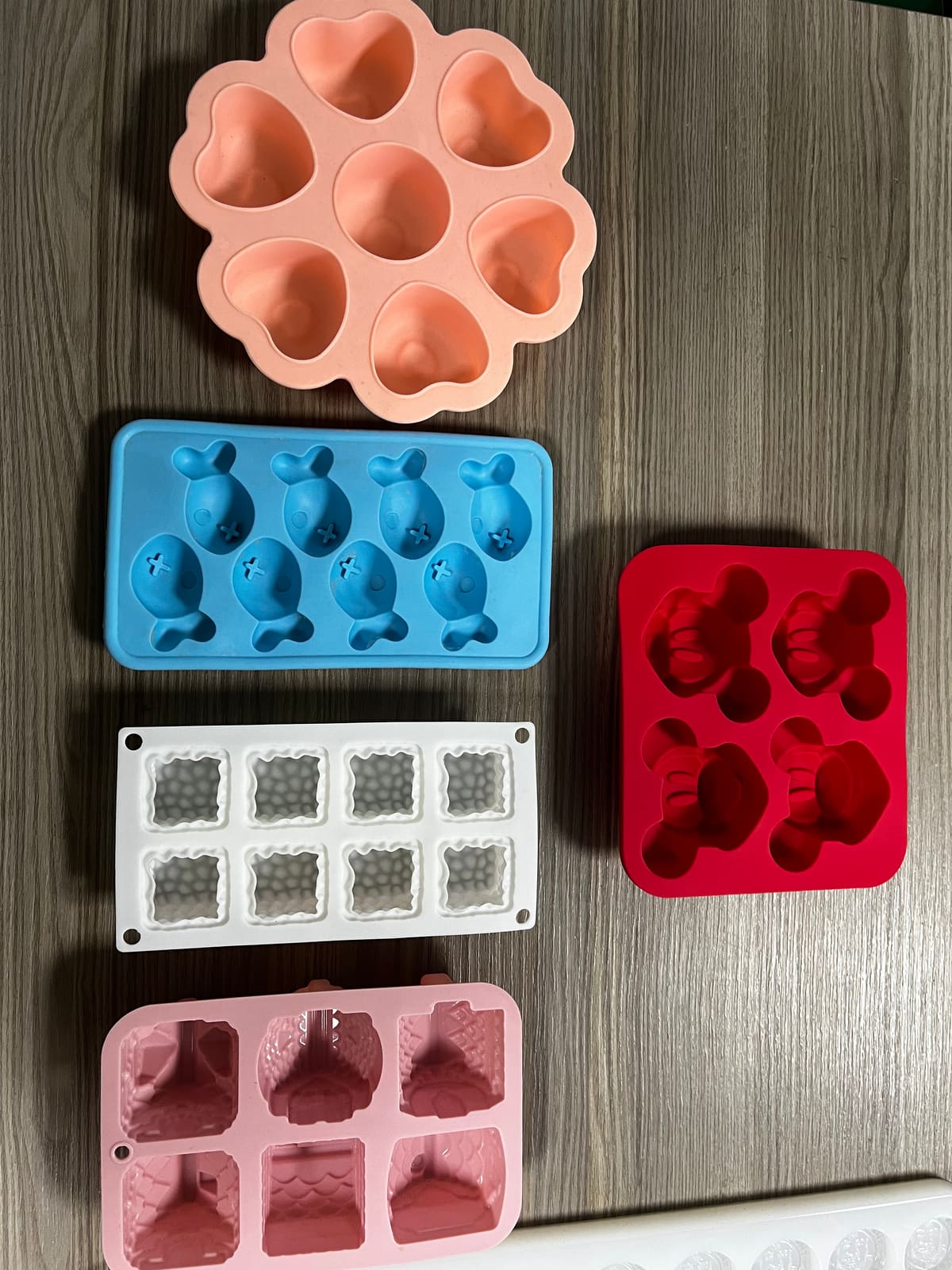 Multi-cavity custom silicone candy mold tray measured at RUUIPON