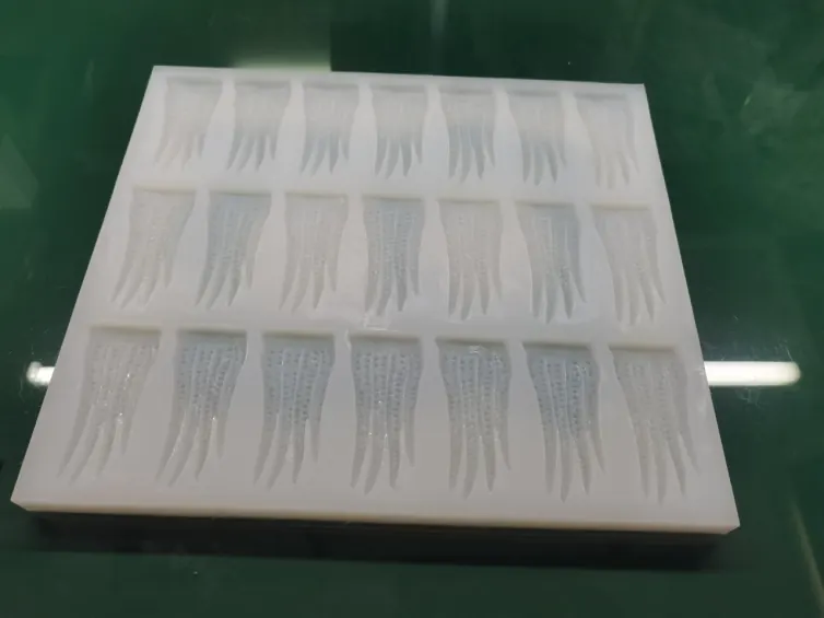 Can You Pour Platinum RTV Onto Silicone? | RUUIPON