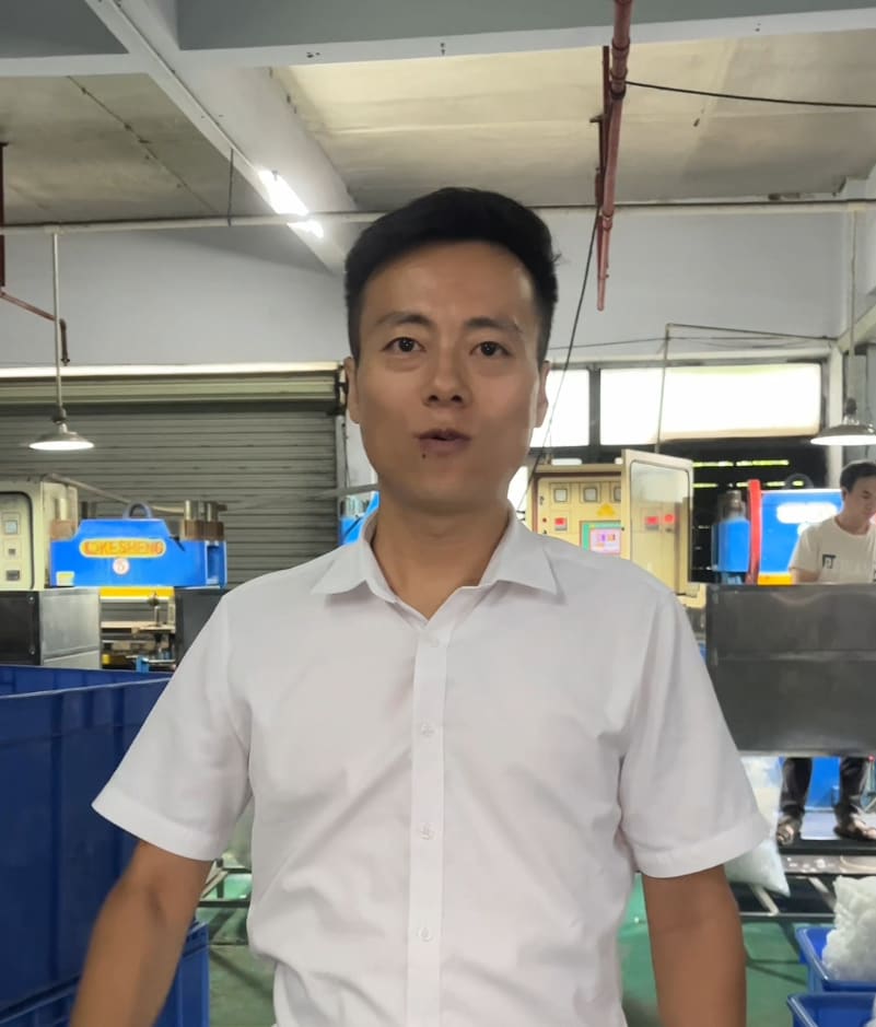 RUUIPON factory lead explaining silicone mold production equipment in Shenzhen workshop