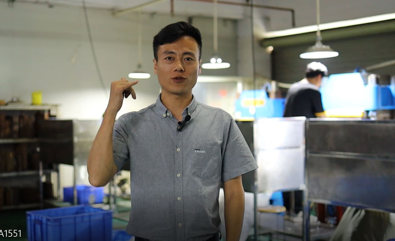 RUUIPON factory staff with quality documentation for food-grade silicone molds