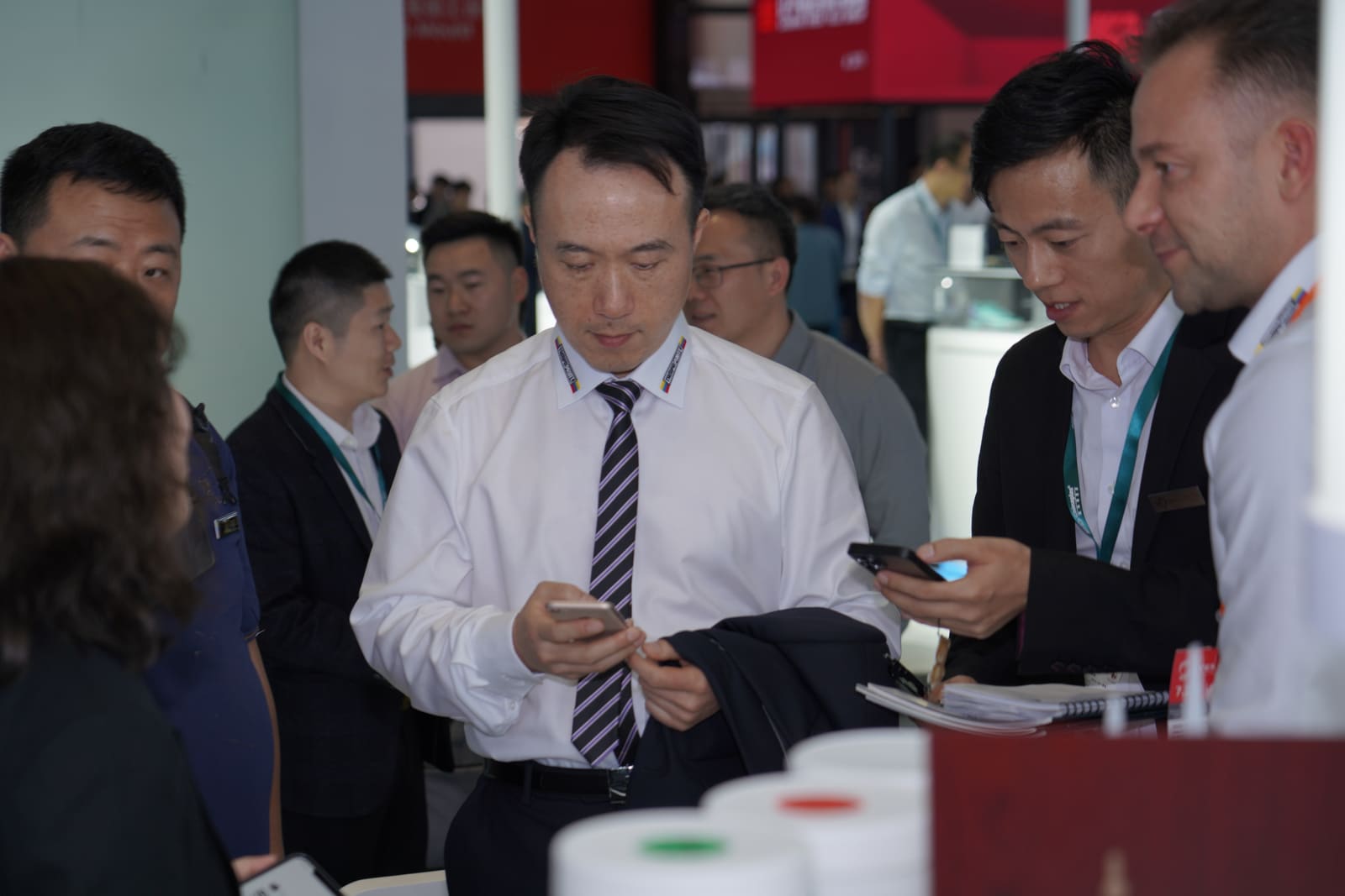 RUUIPON staff coordinating with partners at an international silicone mold trade show
