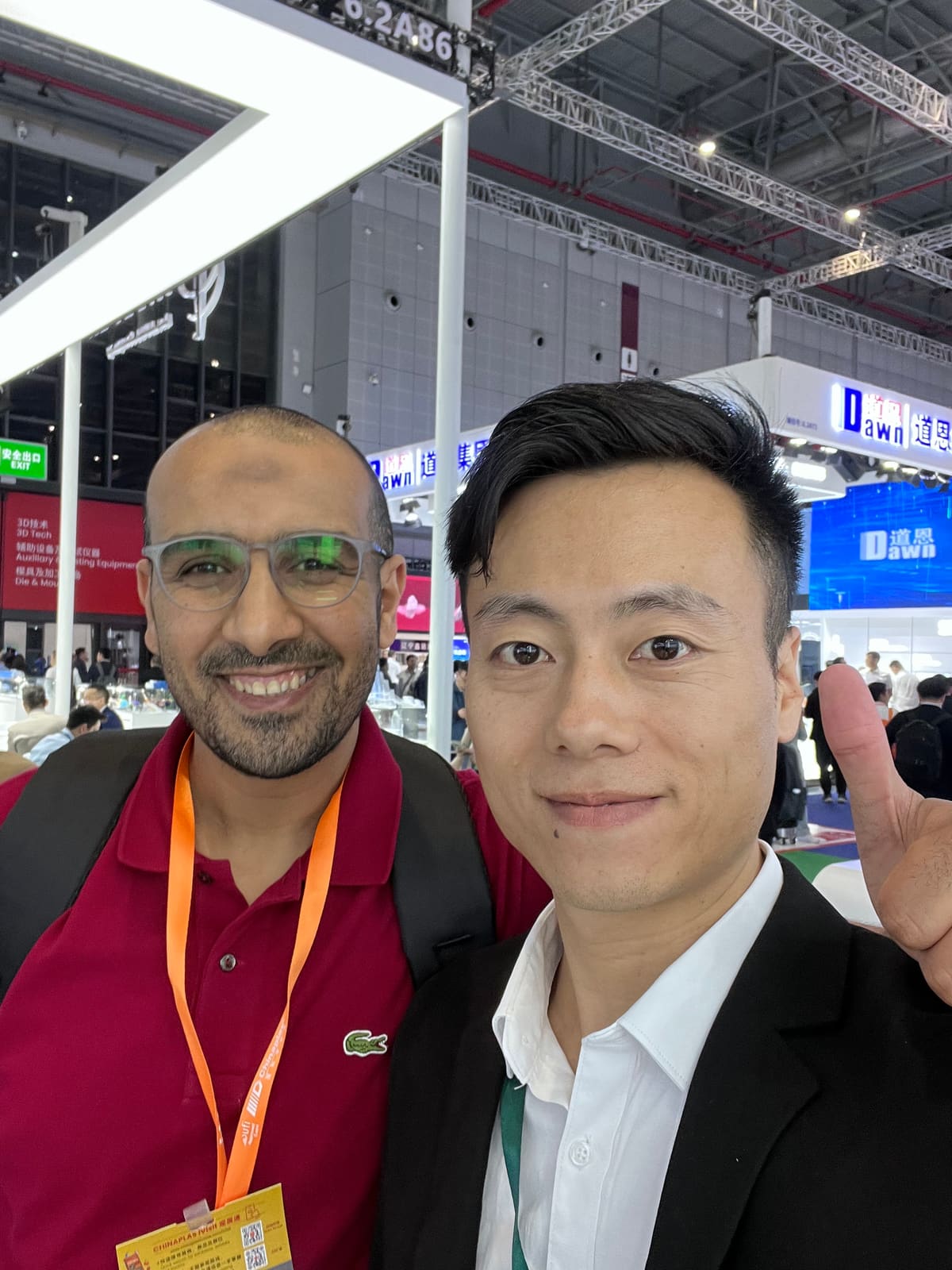 RUUIPON team with international clients at plastics and rubber exhibition
