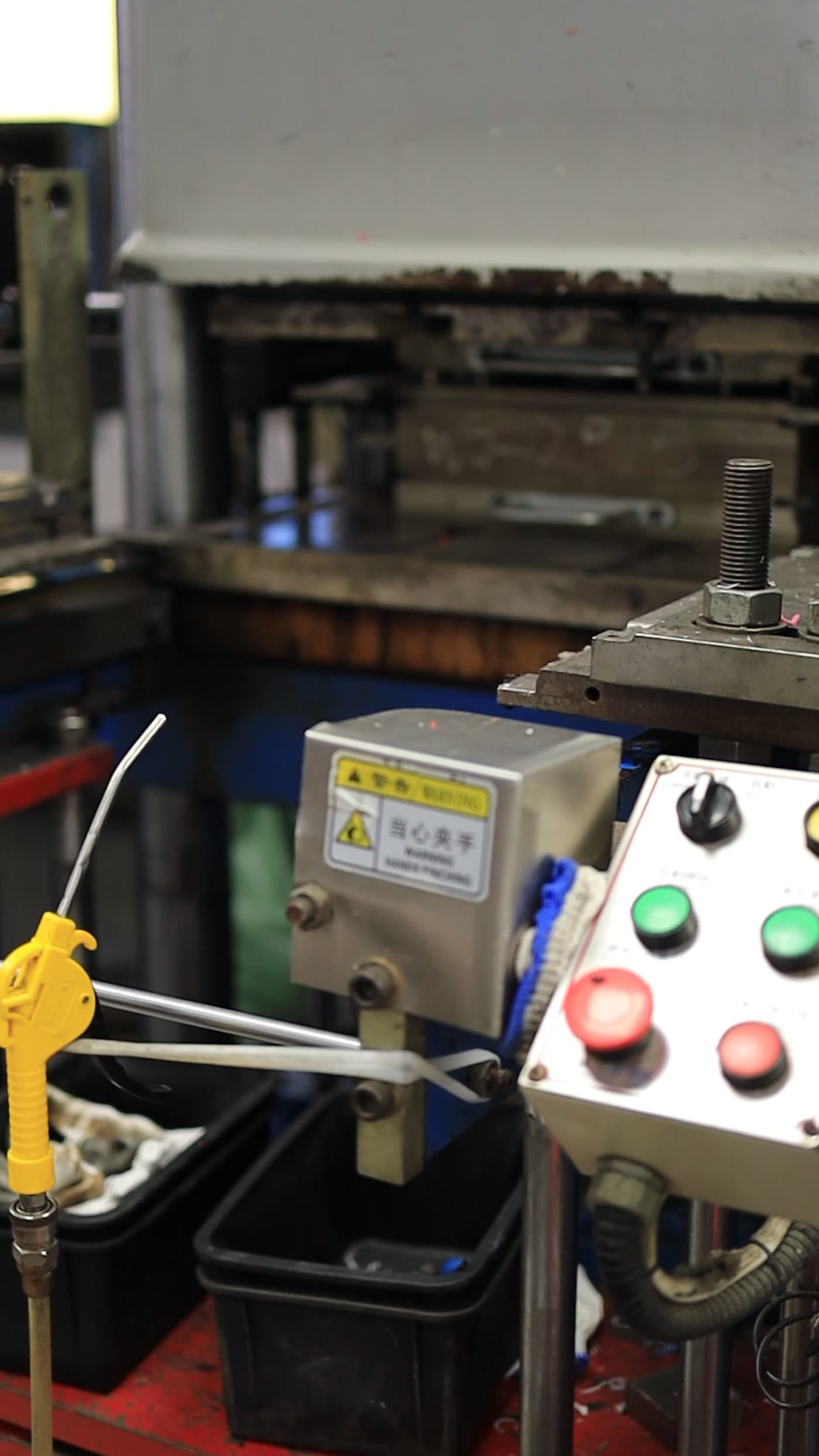 Machine bay for silicone mold tooling at RUUIPON workshop