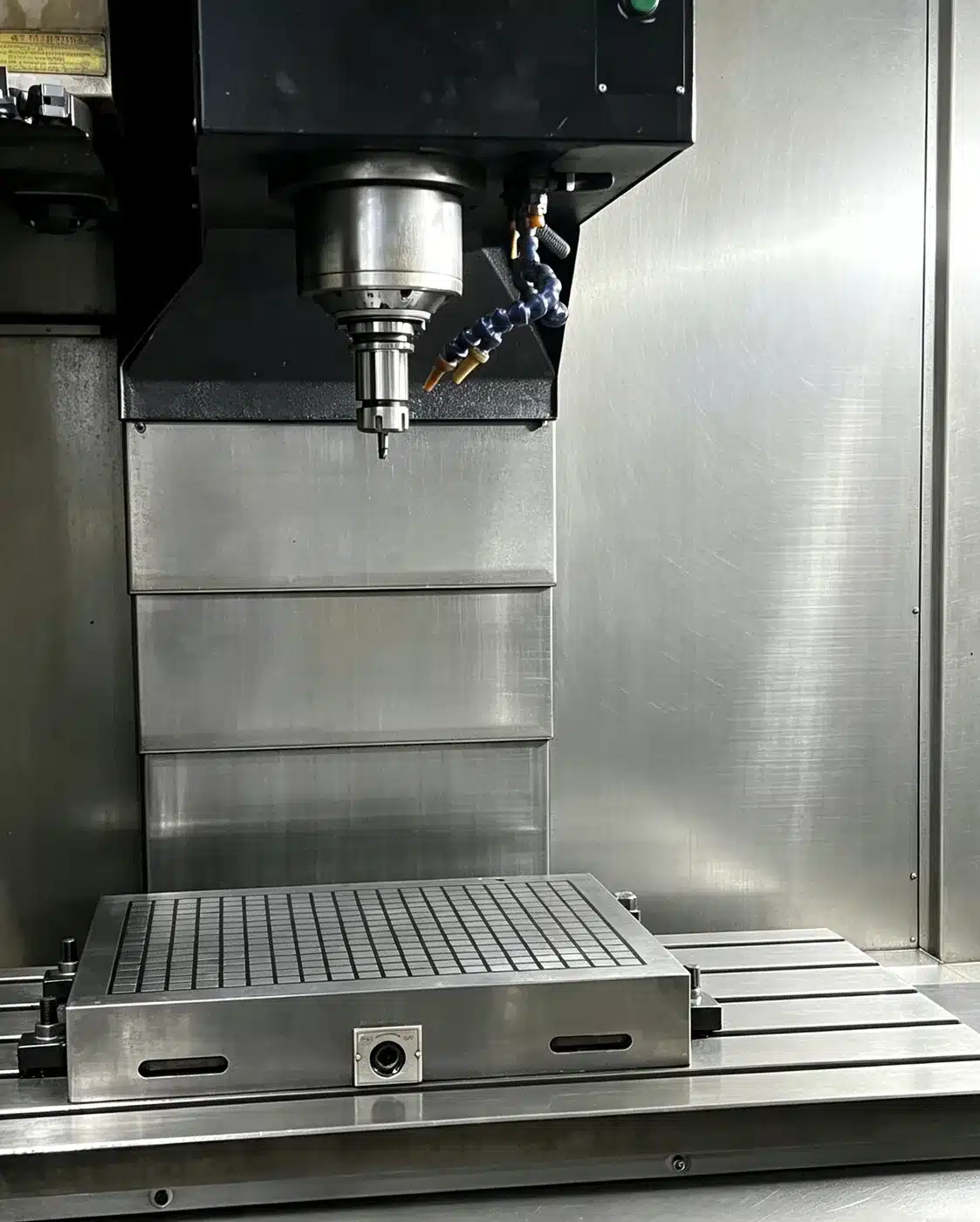 RUUIPON factory checking silicone mold hardness and cavity detail on sample trays