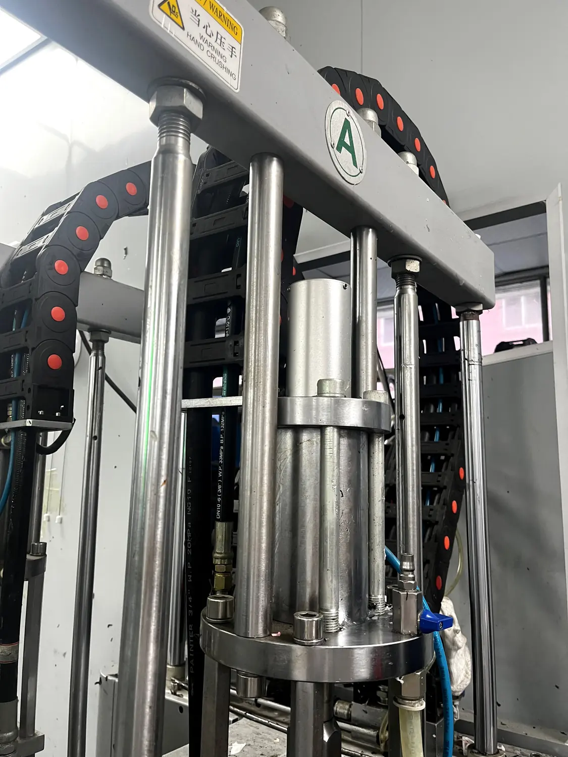 RUUIPON workshop inspecting silicone mold tray for wall thickness and tear risk
